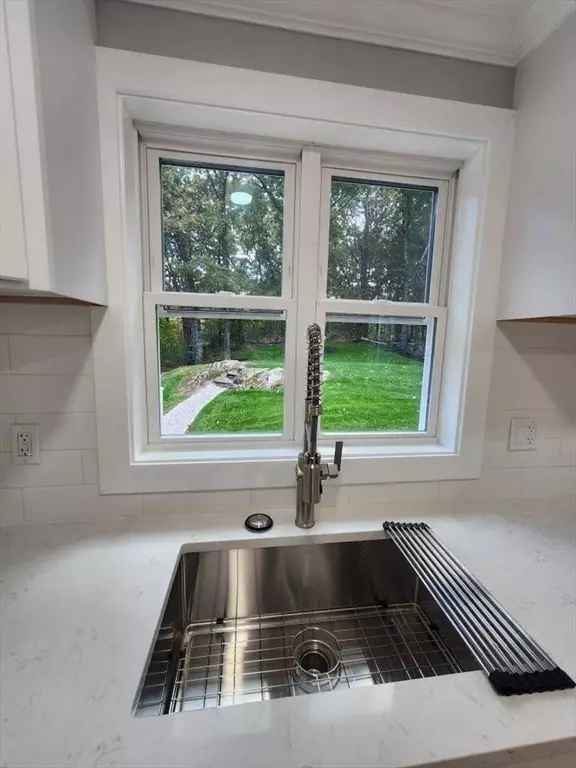 Middleton, MA 01949,166 Forest St