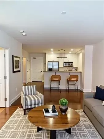 116 Rantoul St #204, Beverly, MA 01915