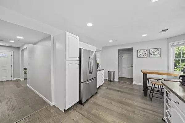 Walpole, MA 02081,24 Pelican Dr #24