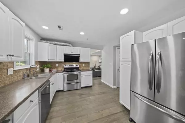 Walpole, MA 02081,24 Pelican Dr #24