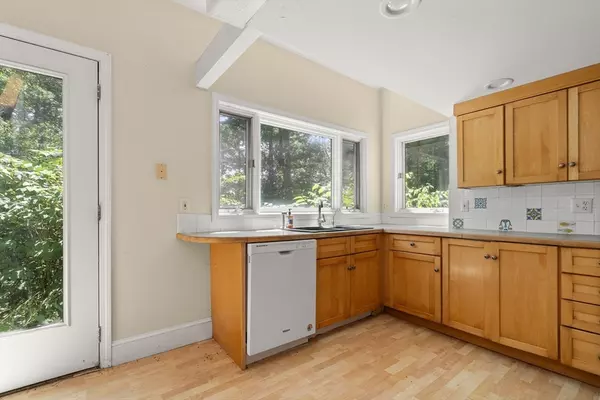 Concord, MA 01742,12 Fern Street