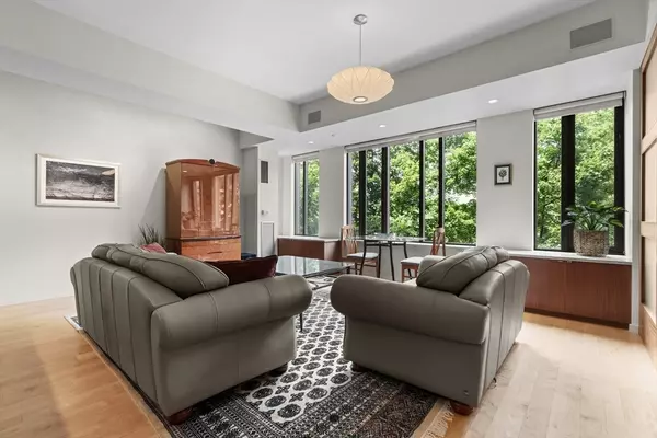 Boston, MA 02118,1313 Washington St #305