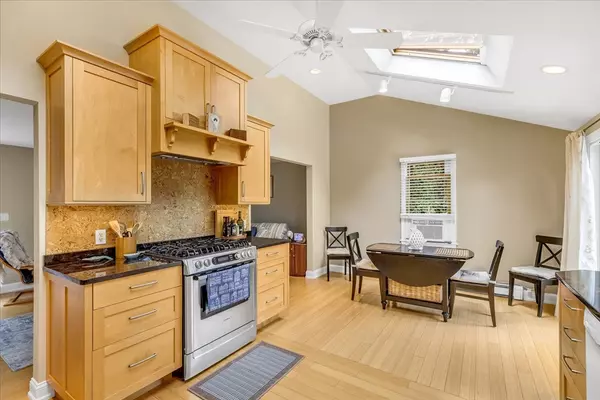 Bourne, MA 02532,1 Sandy Ln