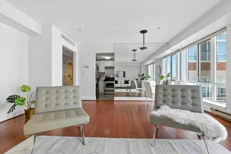 197 8th St #501, Boston, MA 02129