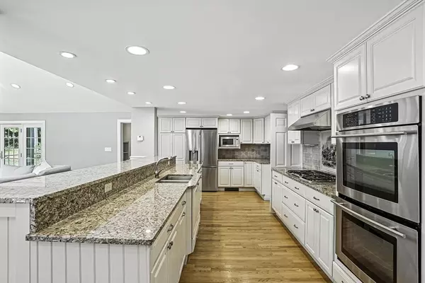 Acton, MA 01720,22 Captain Browns Ln
