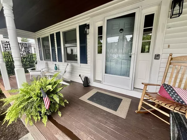 74 High St, Rockport, MA 01966