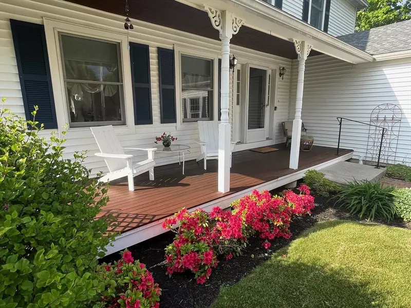74 High St, Rockport, MA 01966