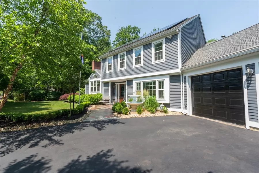 5 Hammersmith Dr, Saugus, MA 01906