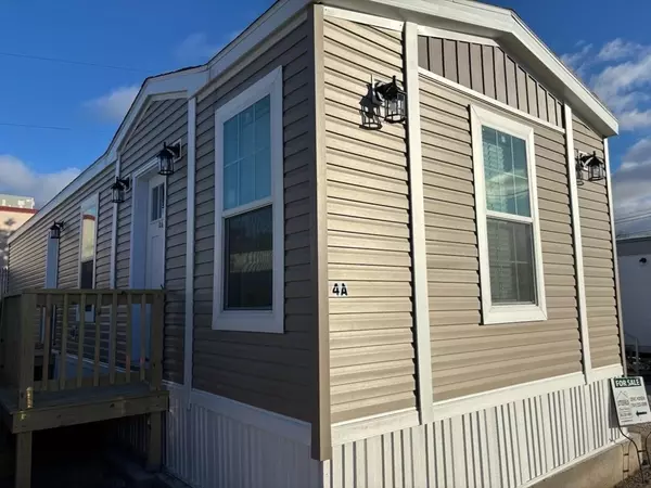 Danvers, MA 01923,98 Newbury #4B
