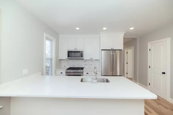 Brookline, MA 02467,10 Duffley Court #3