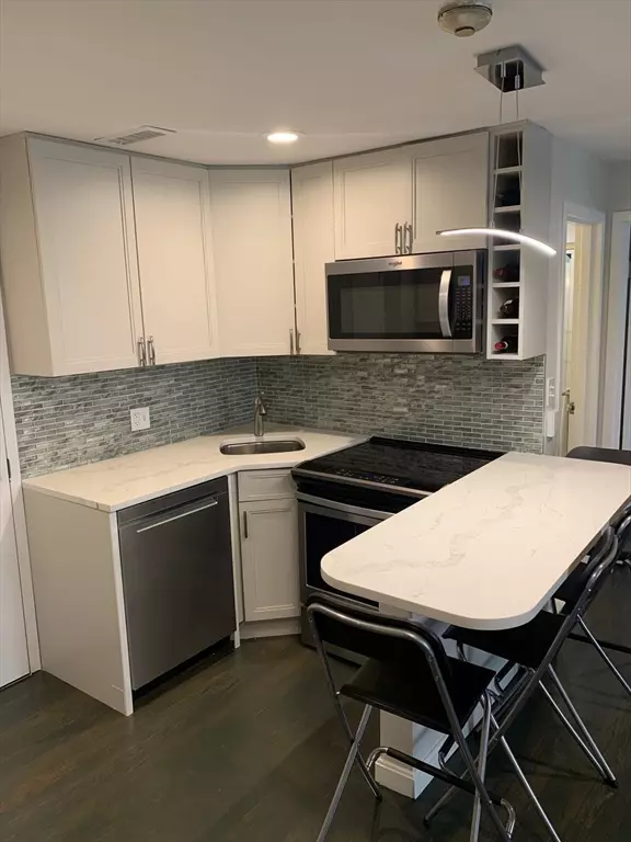 Boston, MA 02109,386 Commercial St #2D