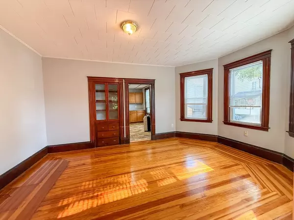 Medford, MA 02155,7 Lambert St #7