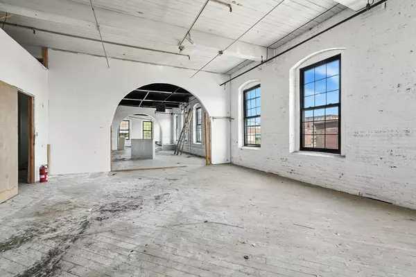 Holyoke, MA 01040,382 Dwight St