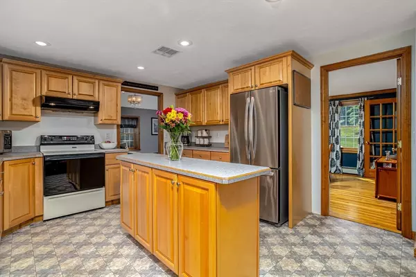 Townsend, MA 01469,16 Hillside Dr