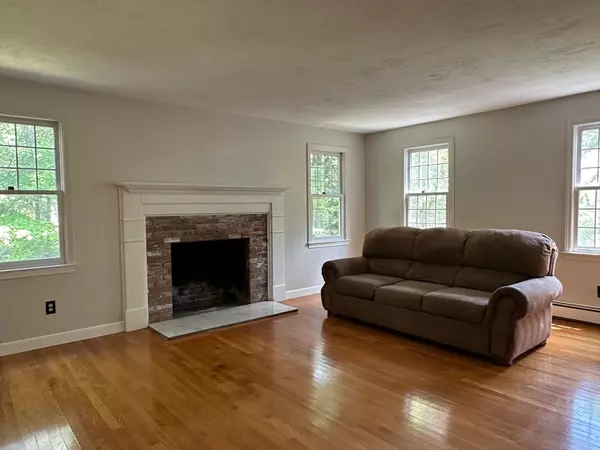 Bolton, MA 01740,54 Kettle Hole Rd