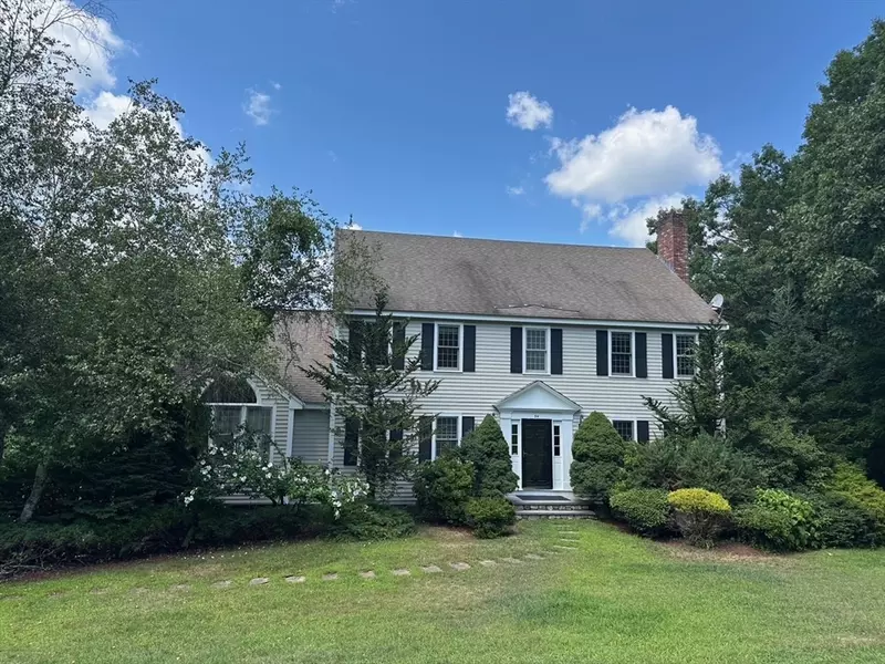 54 Kettle Hole Rd, Bolton, MA 01740