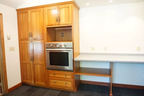Chelmsford, MA 01824,9 Bonanza Rd