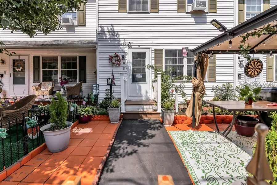 8 Hall St #8, Lawrence, MA 01841