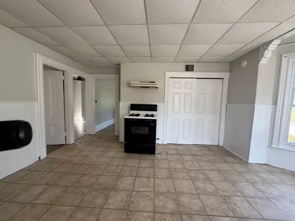 Kingston, MA 02364,96 Main St. #2