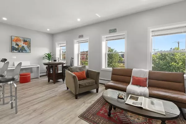 56 Peabody St #2W, Salem, MA 01970