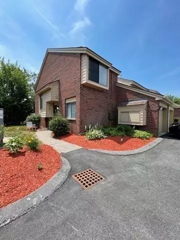 40 Elderwood Dr #40, Stoughton, MA 02072
