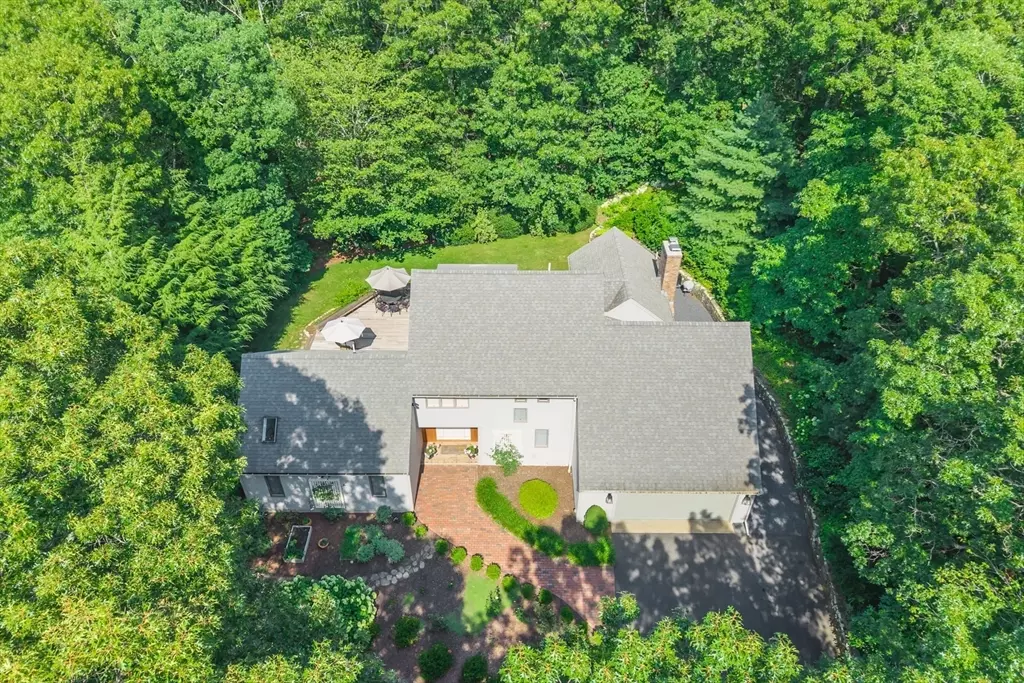 Falmouth, MA 02540,66 Clear Pond Rd