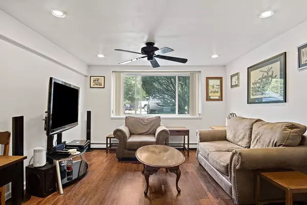 Woburn, MA 01801,3 Albert Dr #3