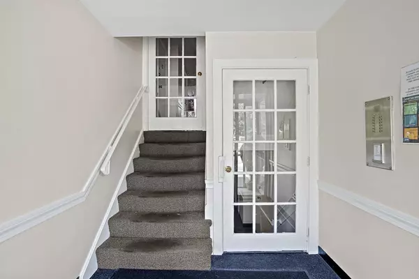 Woburn, MA 01801,3 Albert Dr #3