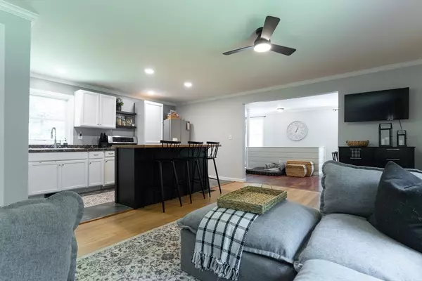 West Brookfield, MA 01585,67 Juniper St