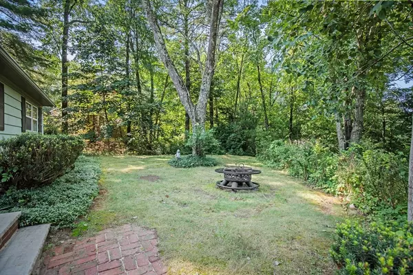West Newbury, MA 01985,43 Prospect St