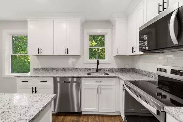 132 Summer St, Plymouth, MA 02360