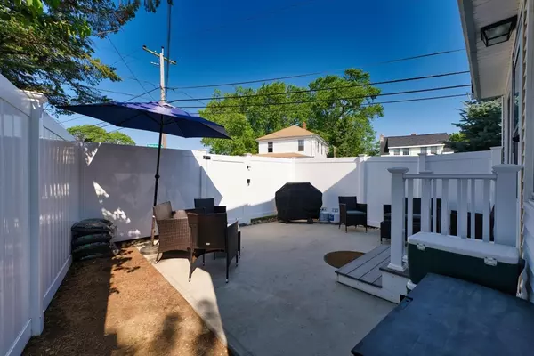 Swansea, MA 02777,296 Ocean Grove Ave