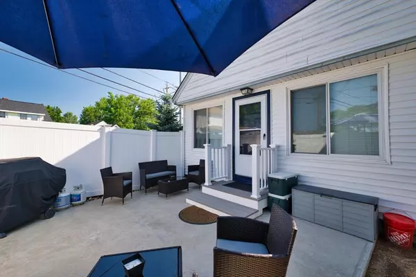 Swansea, MA 02777,296 Ocean Grove Ave