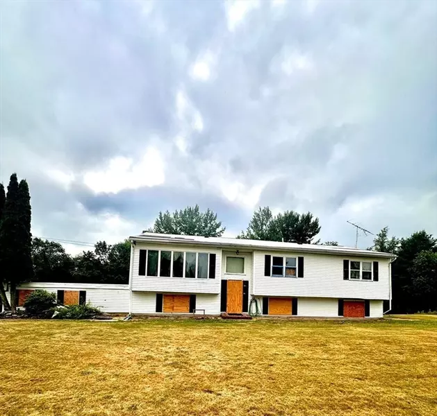 35 Hill St, Leominster, MA 01453