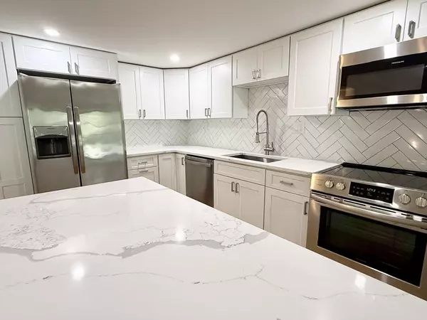 Stoneham, MA 02180,146 Marble St #213