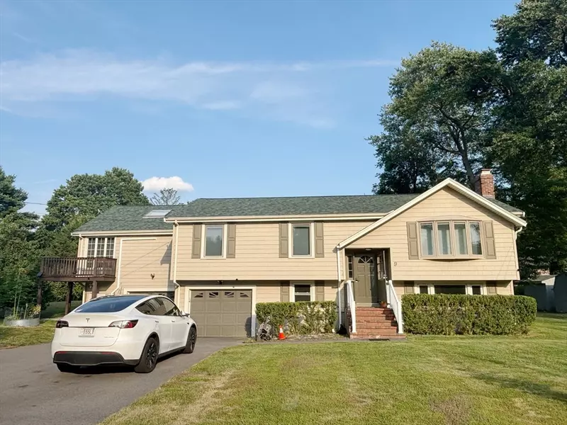 9 Oak Drive, Plainville, MA 02762
