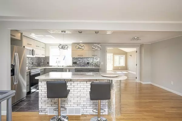 Plainville, MA 02762,9 Oak Drive