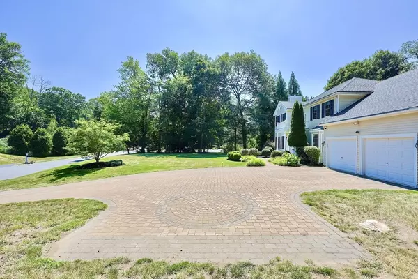 Ashland, MA 01721,8 Pilgrim Road