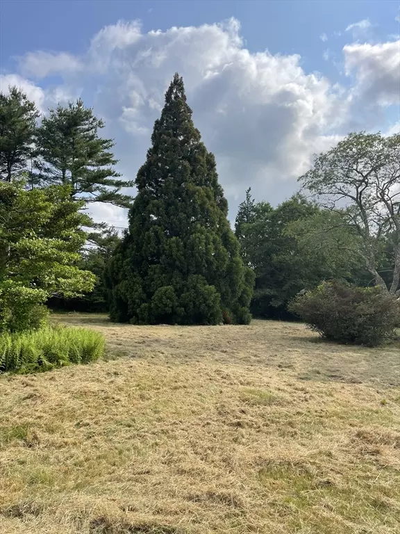 Dartmouth, MA 02747,349 Old Fall River Rd