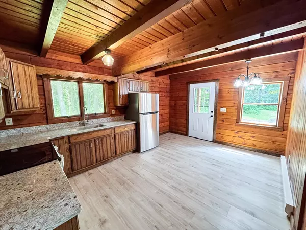 Spencer, MA 01562,21 Brooks Pond Cross Rd