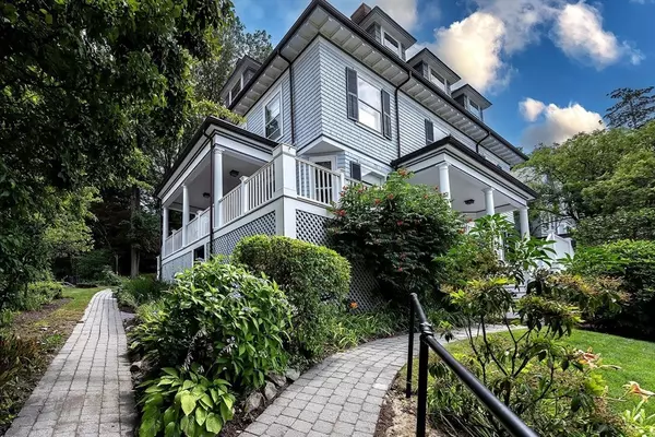 Newton, MA 02459,92 Grant Ave