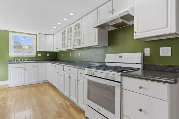 Newburyport, MA 01950,138 Low Street