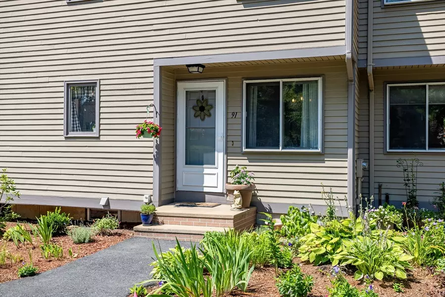 91 Cortland Cir #91, Leominster, MA 01453