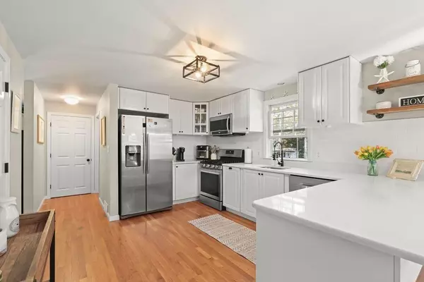 Mashpee, MA 02649,825 Cotuit