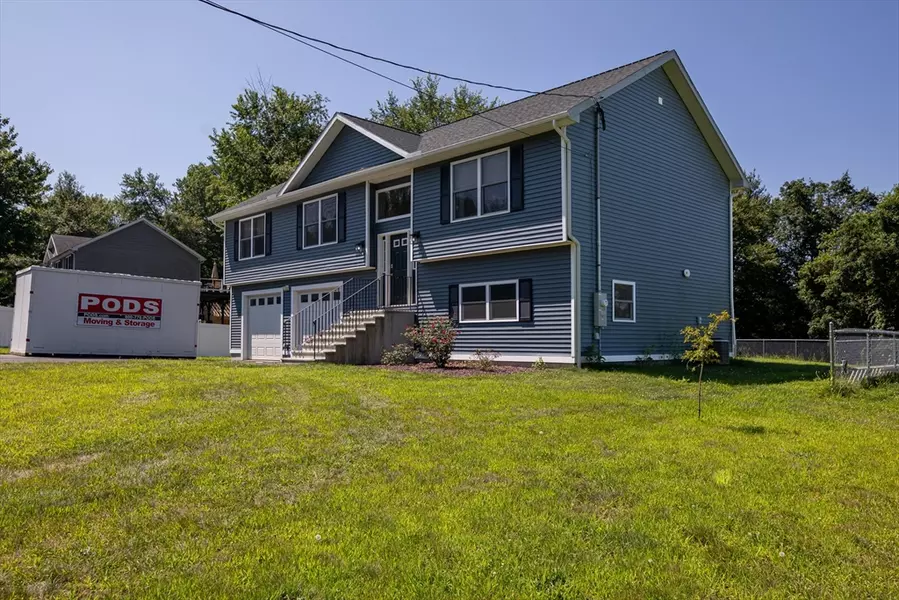 1184 School St, Webster, MA 01570