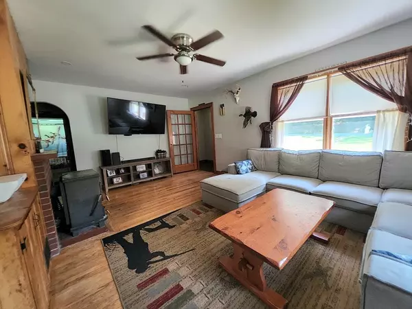 Sturbridge, MA 01566,323 New Boston Rd