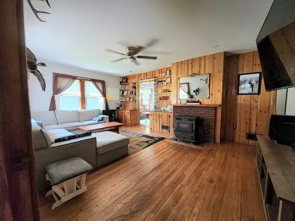 Sturbridge, MA 01566,323 New Boston Rd