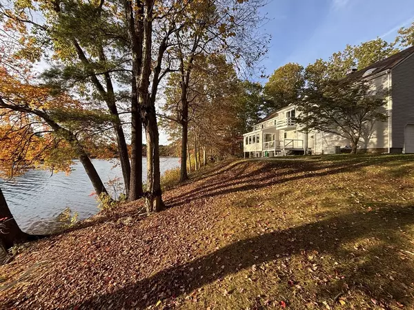 35 Shoreline Drive, Foxboro, MA 02035