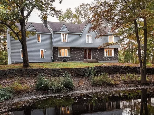 35 Shoreline Drive, Foxboro, MA 02035