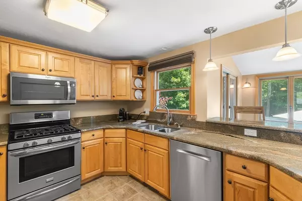 Medway, MA 02053,34 Maple St